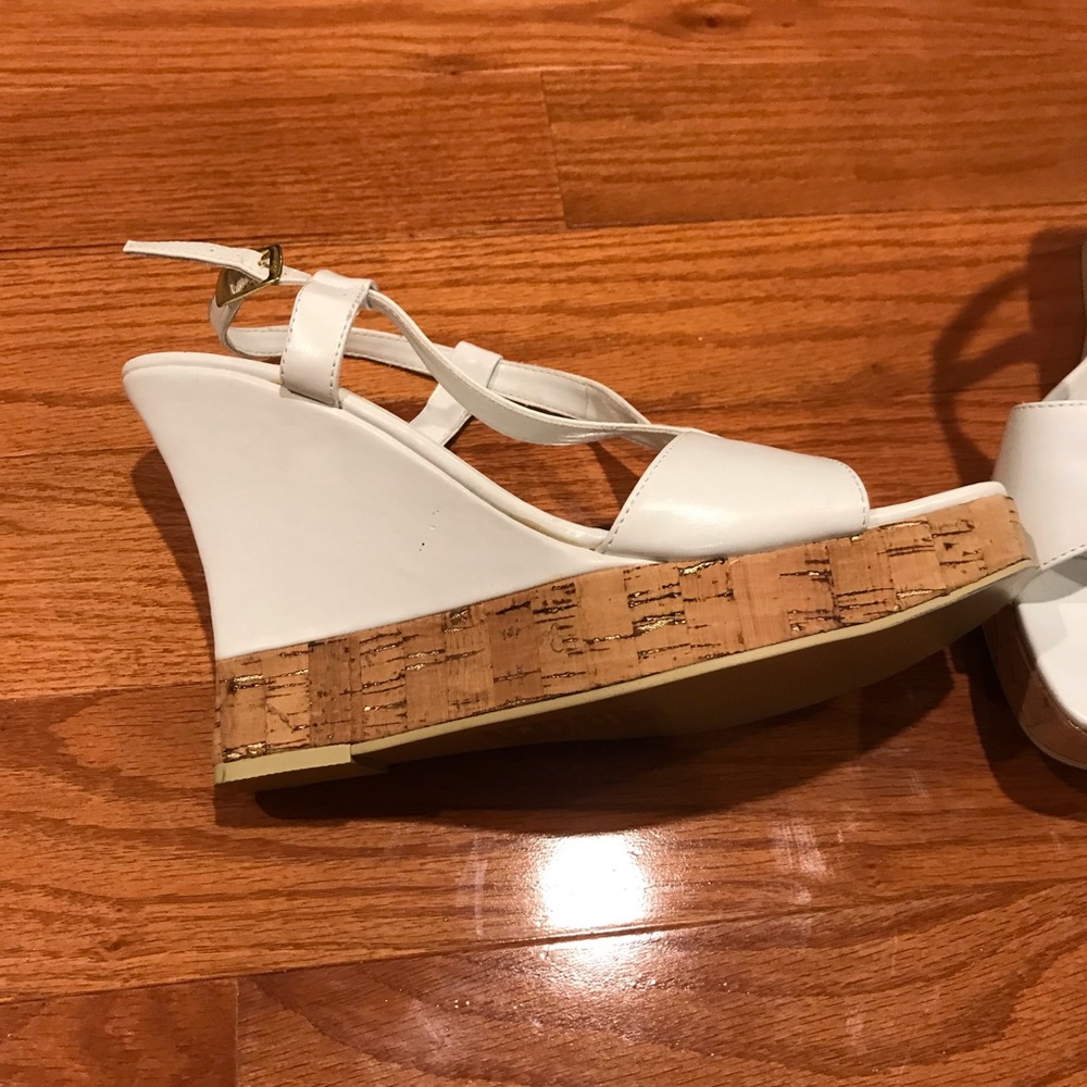 Wedge - Picture 2 of 5